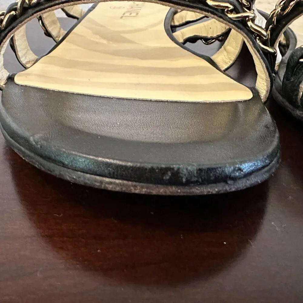 Chanel Black Leather CC Logo Chain Strap Women's Sandals Sz 40 Made in Italy